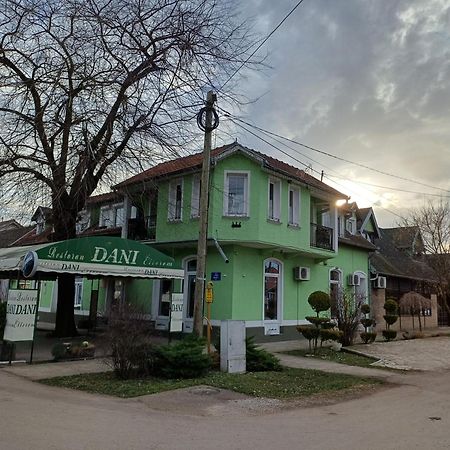 Eco Rural Tourism Association Skorenovac Hotel Exterior photo